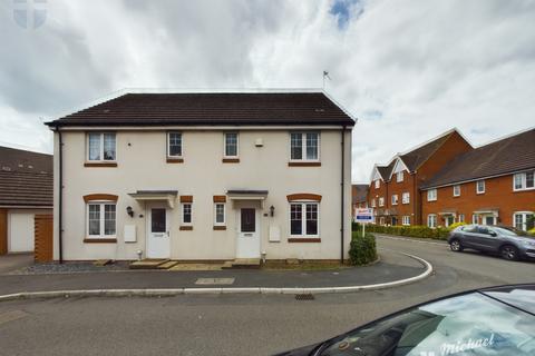 3 bedroom semi-detached house to rent, Foskett Way, Aylesbury