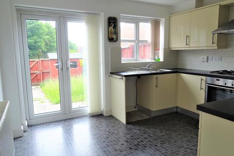 2 bedroom terraced house to rent, Wigan Road, Atherton, M46