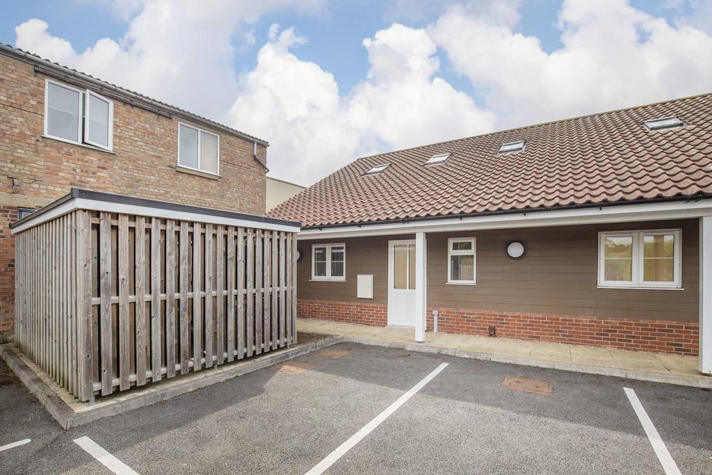 Hardingham Road, Hingham 1 bed terraced bungalow £700 pcm (£162 pw)