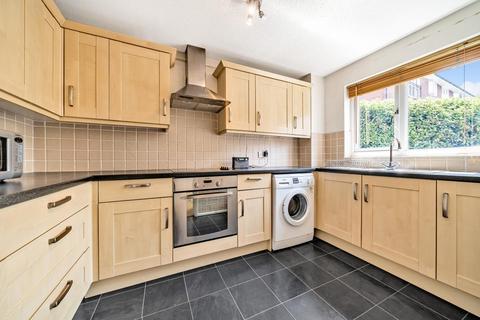 24 Crowthorne Close, London, SW18 5RX