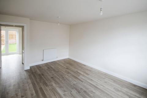 3 bedroom end of terrace house to rent, Barn Field Close, Barkby, Leicester