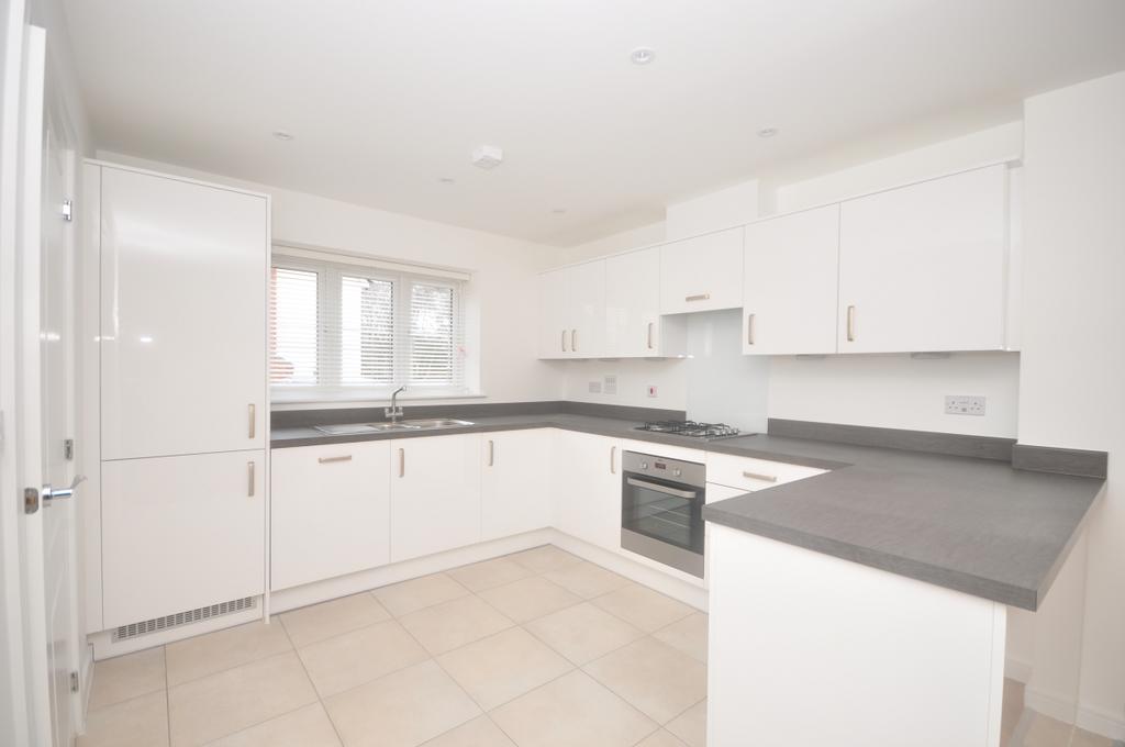 Westbrook Drive Folkestone CT20 3 bed end of terrace house £1,400 pcm