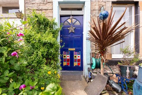 17 Noble Place, Edinburgh, EH6 8AX