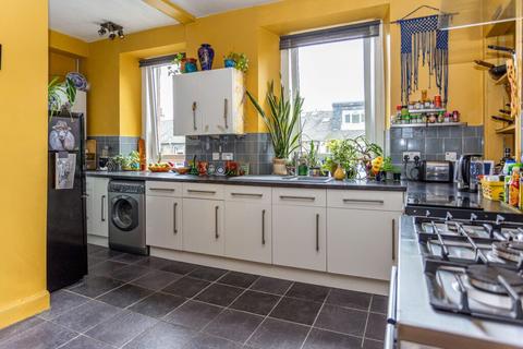 17 Noble Place, Edinburgh, EH6 8AX