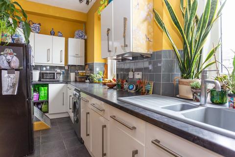 17 Noble Place, Edinburgh, EH6 8AX