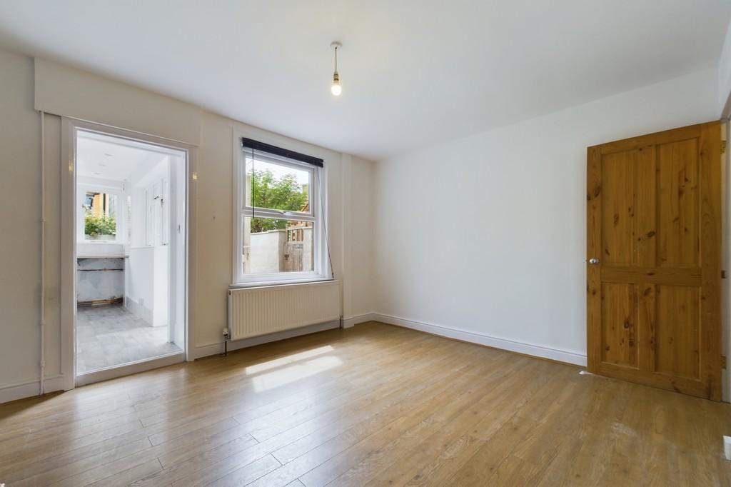 Dudley Road, Folkestone 3 bed terraced house £1,200 pcm (£277 pw)