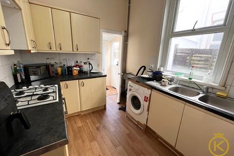 5 bedroom terraced house to rent - Francis Avenue, Southsea