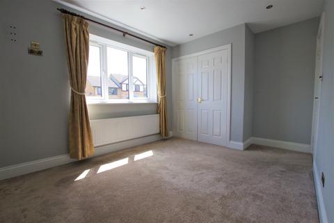 37 Lark Rise, Uttoxeter, ST14 8SZ