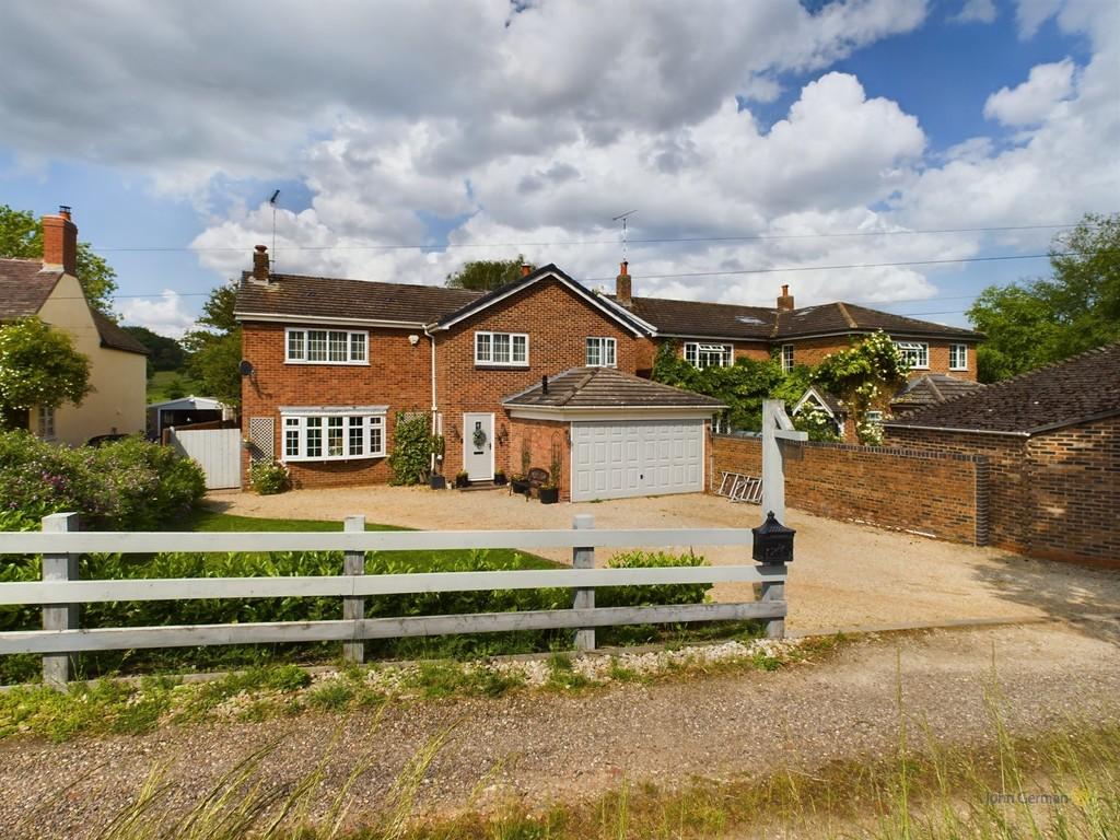Malthouse Row, Dunstall 4 bed detached house for sale £800,000