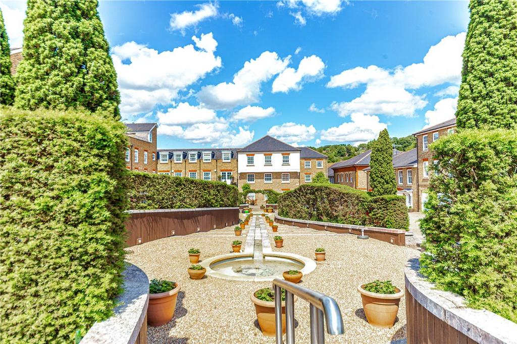 Manor Street, Berkhamsted, Hertfordshire 2 bed flat for sale £630,000