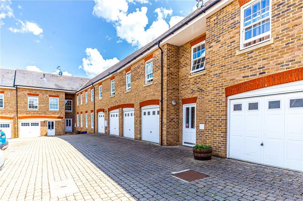Manor Street, Berkhamsted, Hertfordshire 2 bed flat for sale £600,000