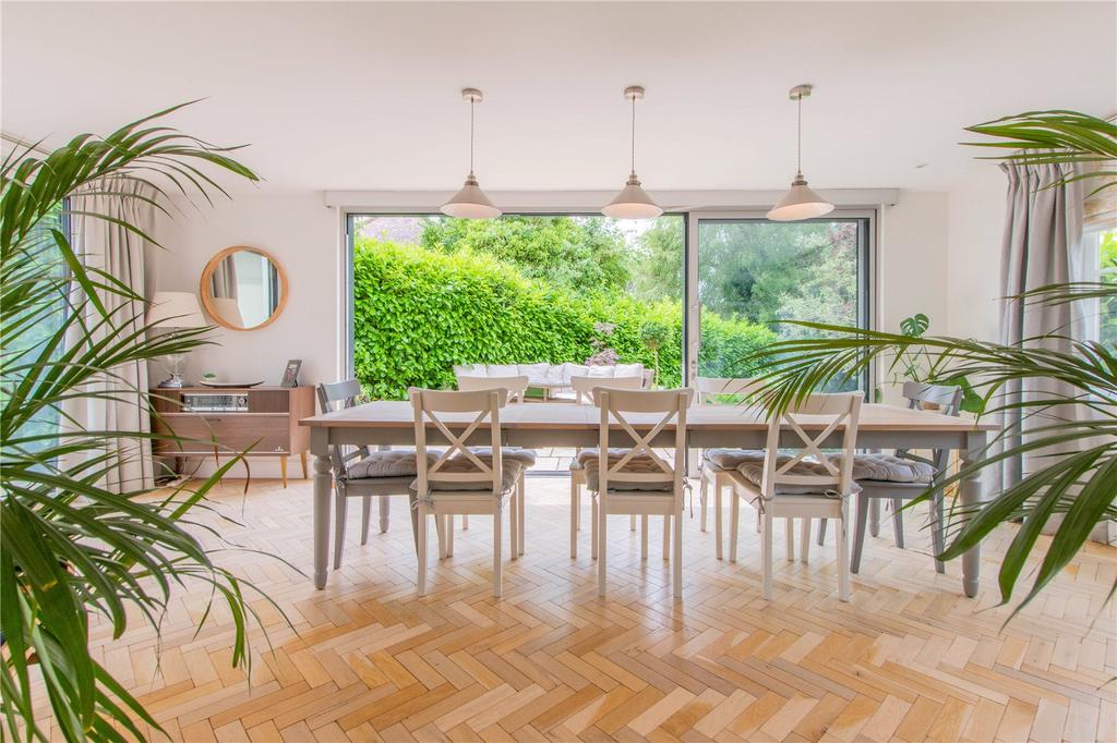 Mill Road, Felsted, Dunmow, Essex, CM6 5 bed detached house for sale