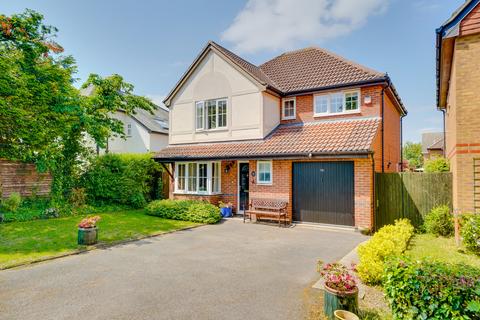 4 bedroom detached house for sale - Green Drift, Royston