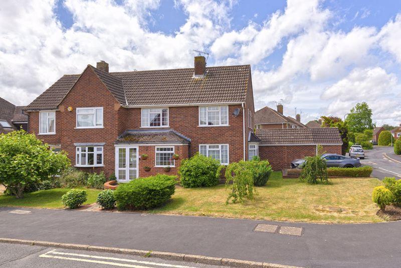 Brookmead, Tonbridge, TN11 9EY 3 bed semidetached house for sale £