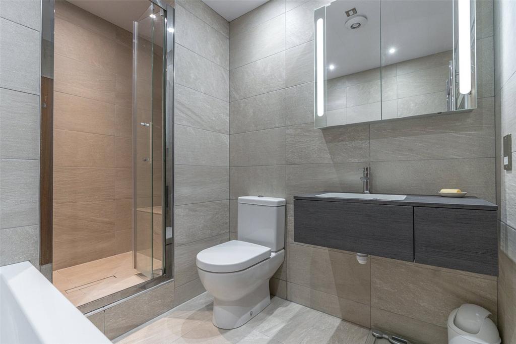 En Suite Bath Alt
