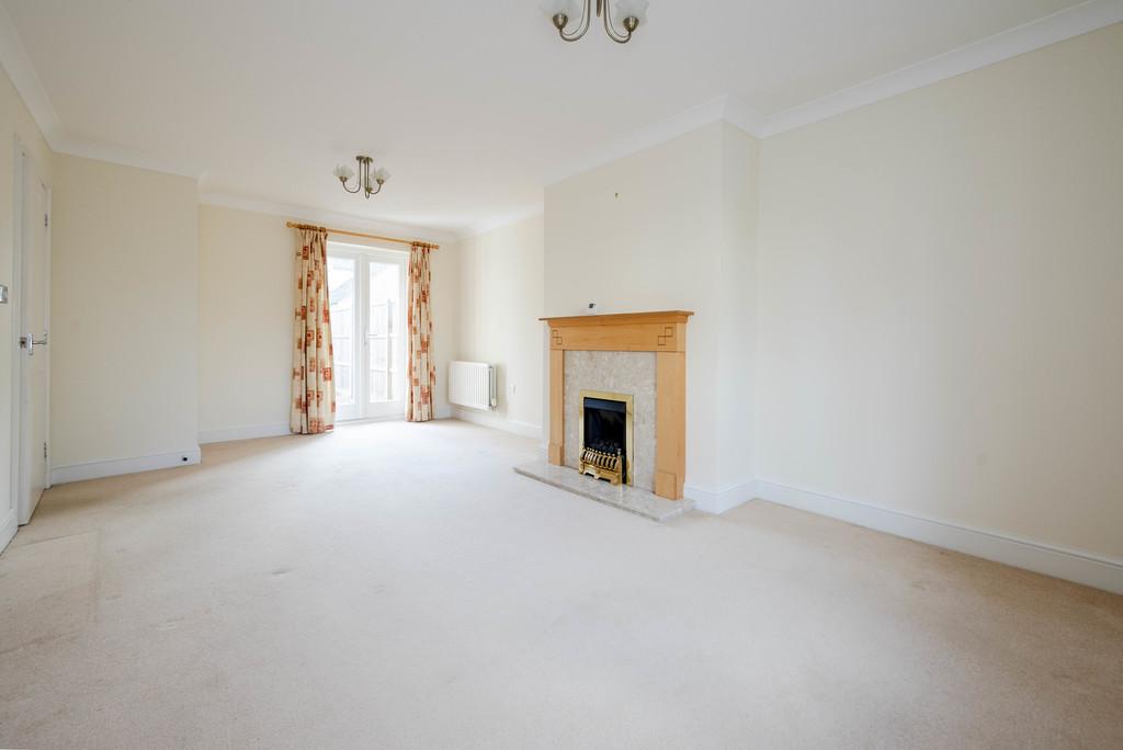 Blenheim Way, MoretoninMarsh 3 bed end of terrace house £1,400 pcm