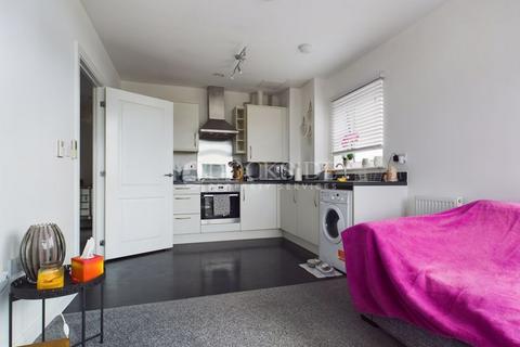 2 bedroom apartment to rent, Station Road, Rochester