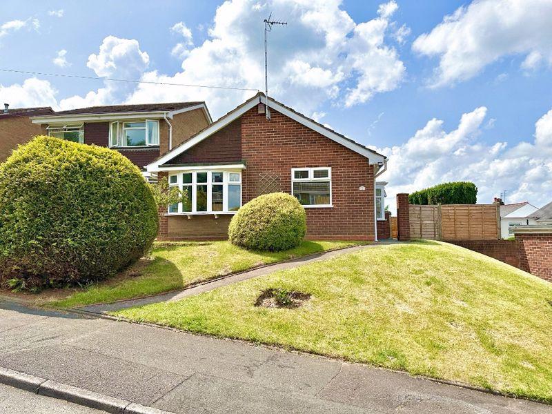 WOMBOURNE, Redcliffe Drive 2 bed detached bungalow for sale £325,000