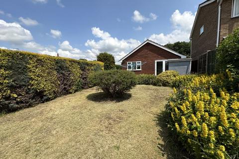 2 bedroom detached bungalow for sale, WOMBOURNE, Redcliffe Drive