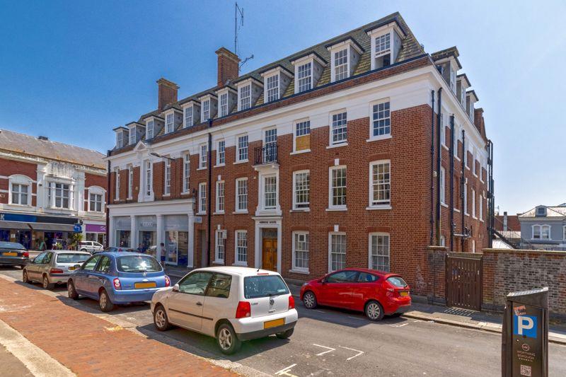 Ambrose Place, Worthing 3 bed apartment £1,400 pcm (£323 pw)