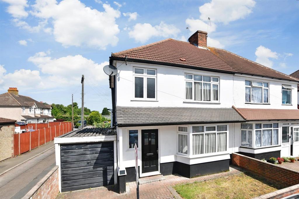 Gomshall Avenue, Wallington, Surrey 3 bed semidetached house for sale