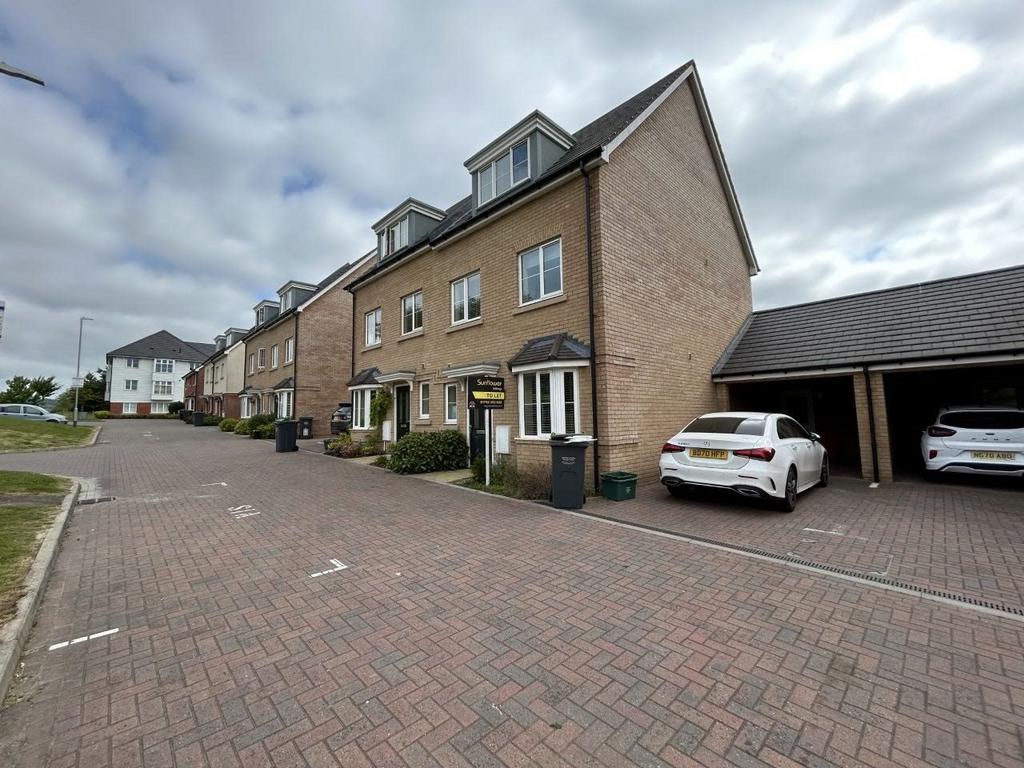 Hazelbourne, Borough Green, Kent 4 bed house £1,700 pcm (£392 pw)
