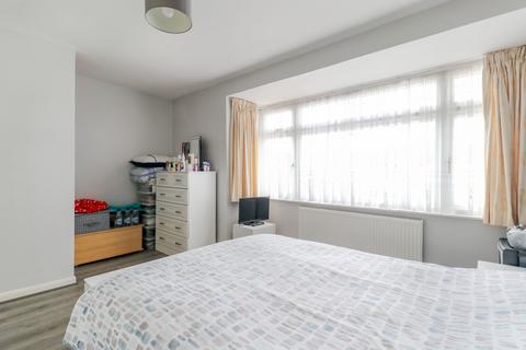 36 Albany Park Avenue, Enfield, EN3 5NT