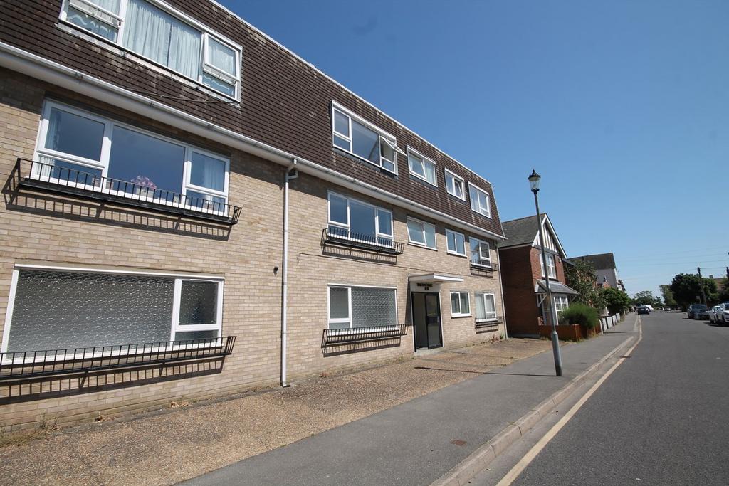 Old Road, FrintononSea, CO13 2 bed apartment for sale £140,000