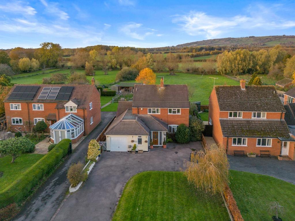 AstononCarrant, Tewkesbury, GL20 3 bed detached house for sale £550,000