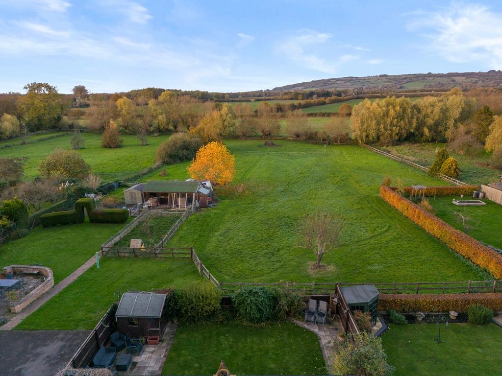 AstononCarrant, Tewkesbury, GL20 3 bed detached house for sale £550,000