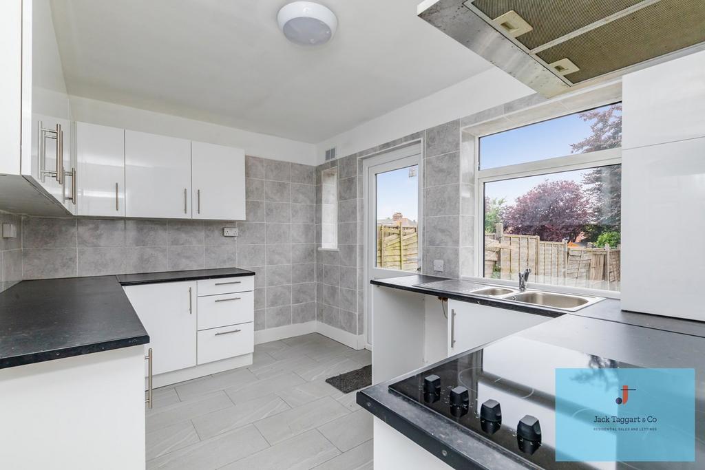 Godwin Road, Hove, BN3 5 bed semidetached house £2,000 pcm (£462 pw)