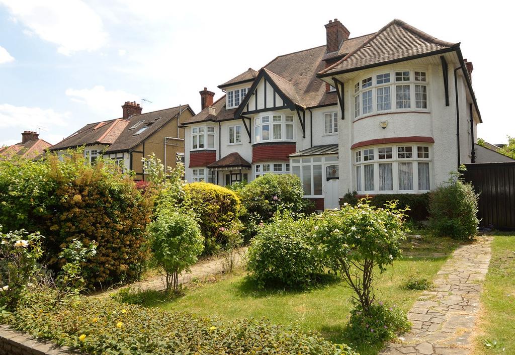 Ravensdale Avenue, London, N12 6 bed house for sale £1,200,000