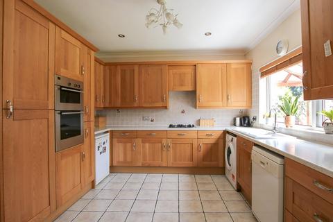 25 Raleigh Avenue, Wallington, SM6 8HE