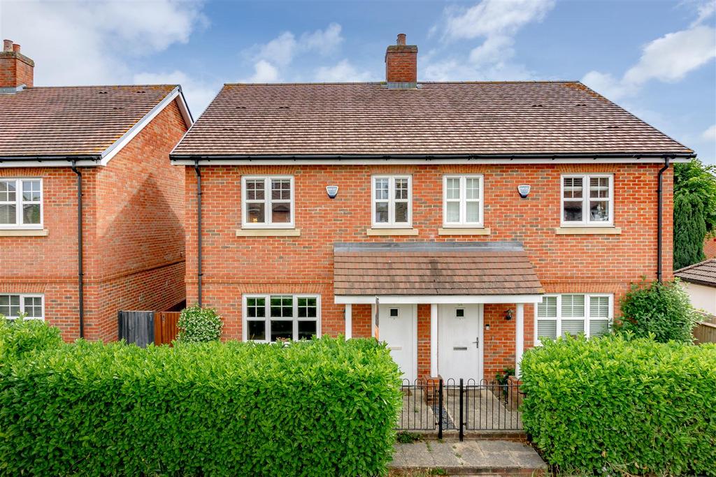Horley Road, Redhill 3 bed house £450,000