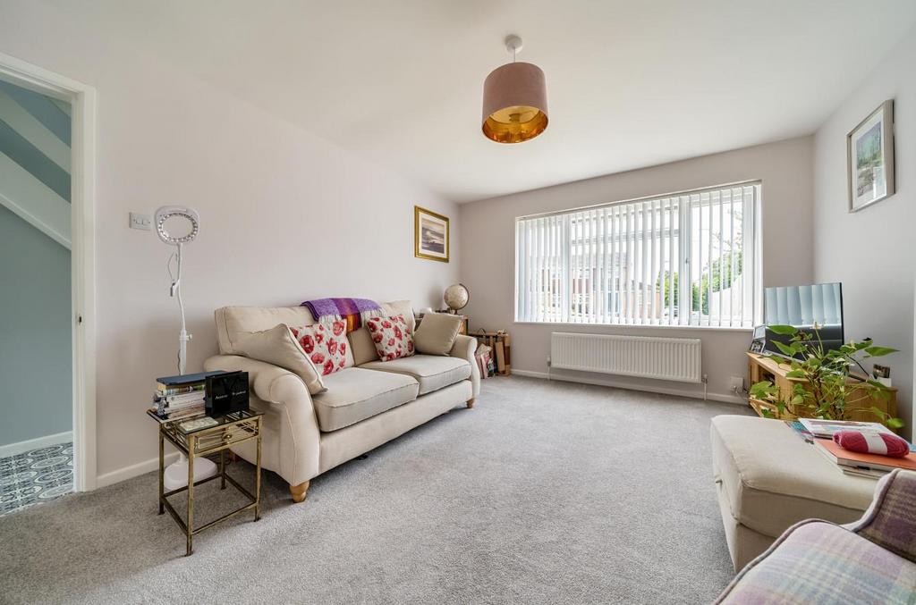 Bodycoats Road, Chandlers Ford 3 bed semidetached house £375,000