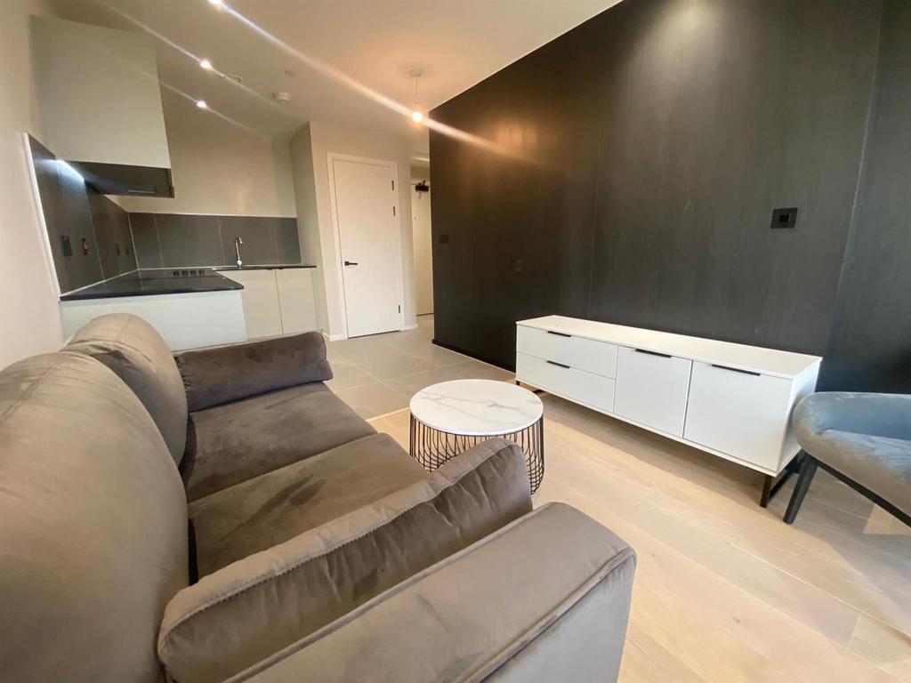 City Gardens, 3b Spinners Way... 1 bed apartment - £1,150 pcm (£265 pw)