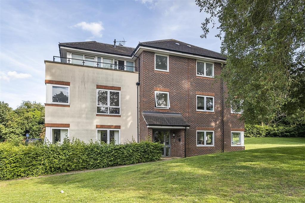 Dalmeny Way, Epsom 2 bed flat £350,000