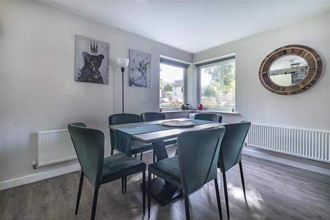 Flat 2, Carrington House, 2 Dalmeny Way, Epsom, KT18 7BF