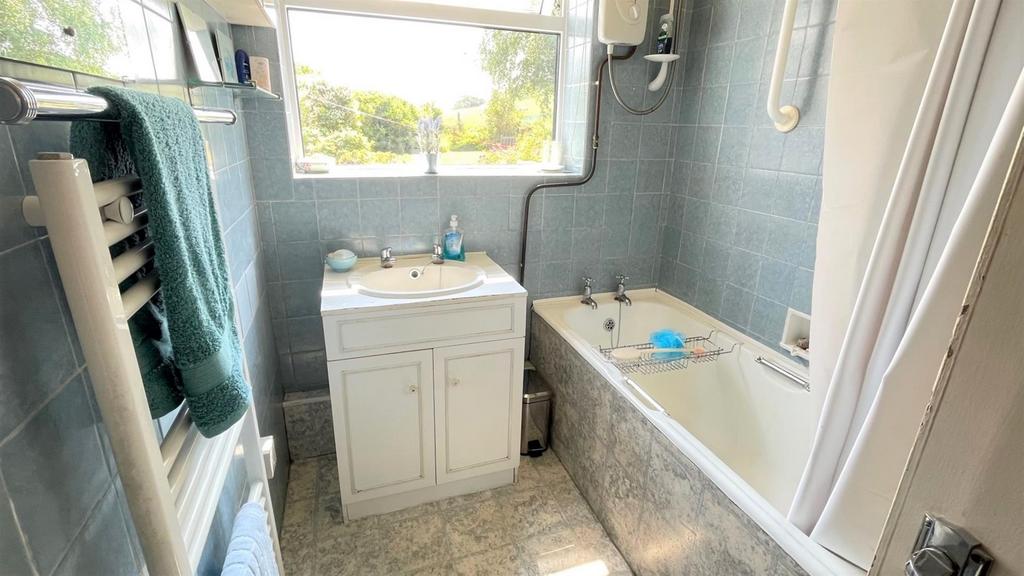 2 piece tiled bathroom