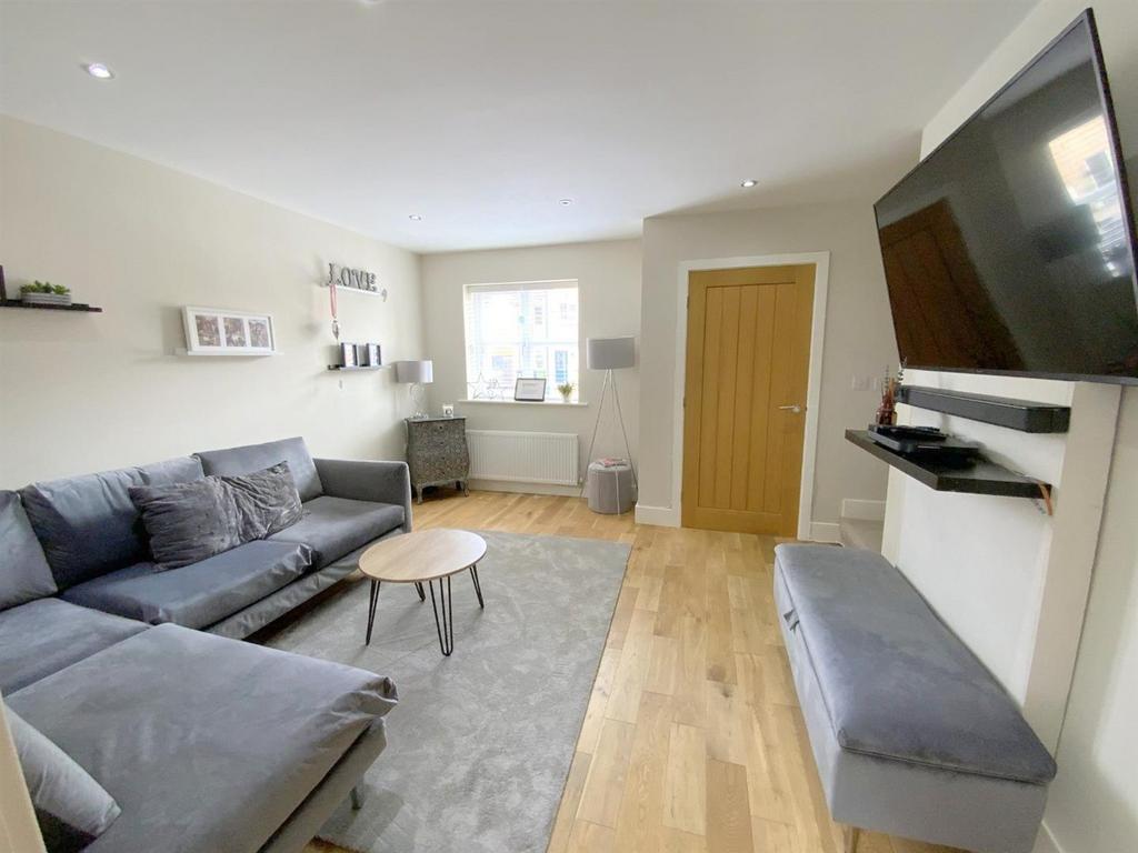 Pine Walk, Cleethorpes 3 bed semidetached house for sale £195,000