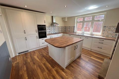 4 bedroom detached house to rent, TOP FARM HOUSE, SIX HILLS ROAD, WALTON ON THE WOLDS, LOUGHBOROUGH