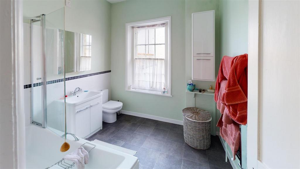 Lulworth-Lodge-Bathroom.jpg