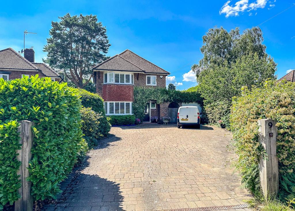 Ivy Mill Lane, Godstone, Surrey, RH9 3 bed detached house for sale £