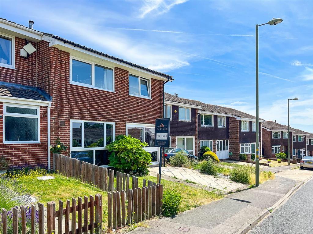 Dore Avenue, Portchester 4 bed semidetached house for sale £375,000