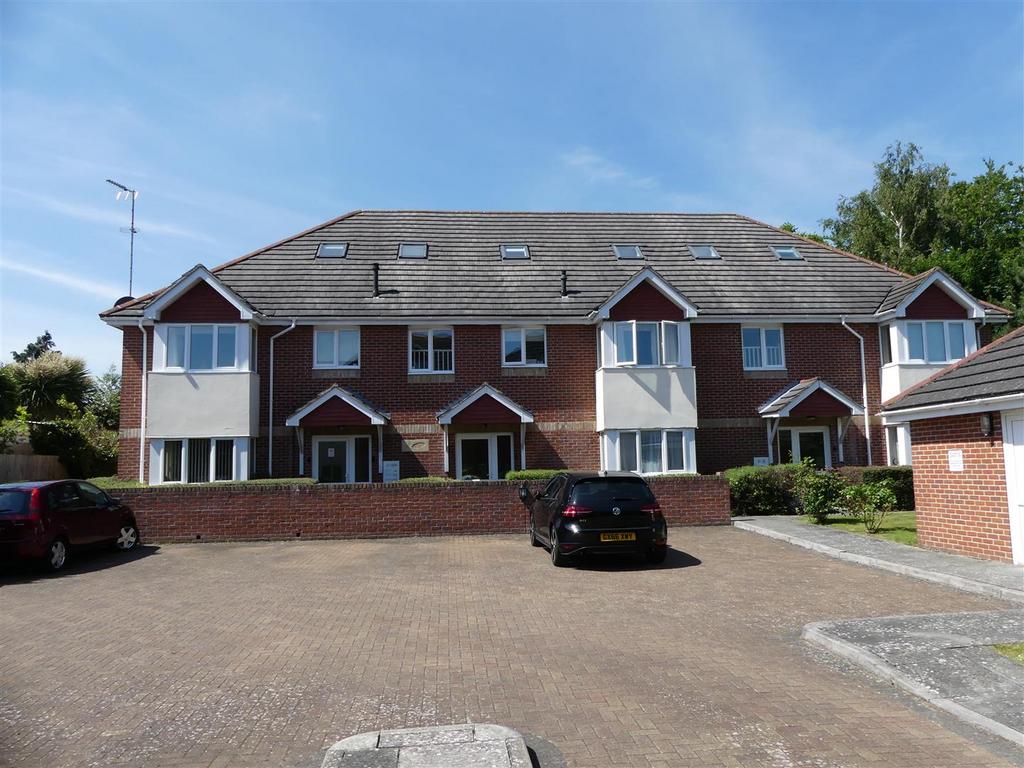 111 Station Road, Netley Abbey 1 bed apartment £775 pcm (£179 pw)
