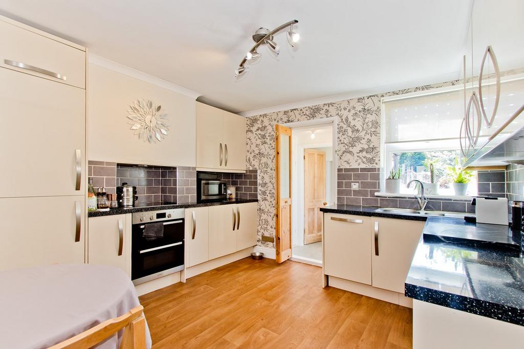 Taylor Street, Tunbridge Wells, TN4 2 bed terraced house for sale £