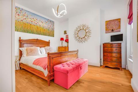 1 bedroom flat to rent, Elm Bank Mansions, Barnes