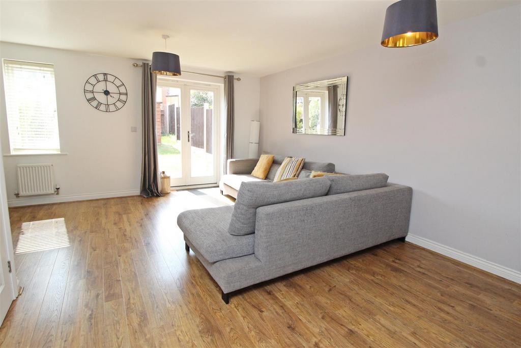 Sakura Walk, Willen Park, Milton Keynes 4 bed terraced house for sale