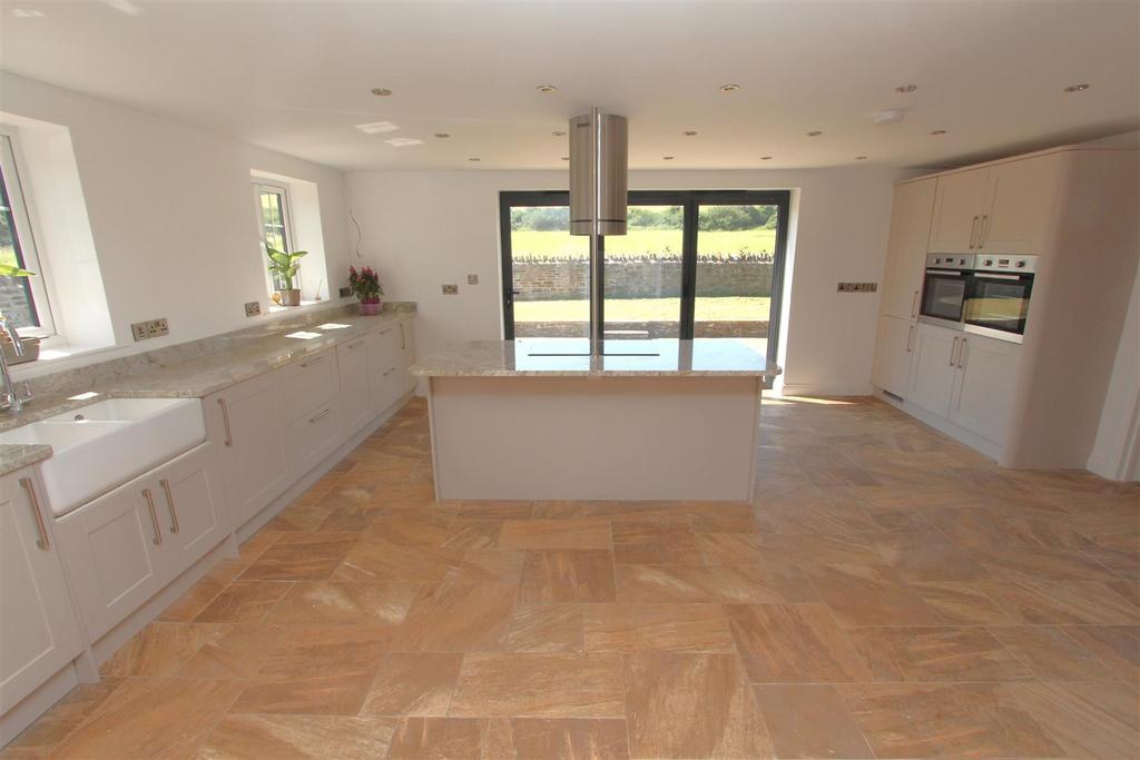 Kitchen 2.JPG