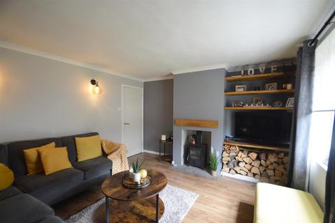 8 Manor Crest, Ford, Shrewsbury, SY5 9NZ